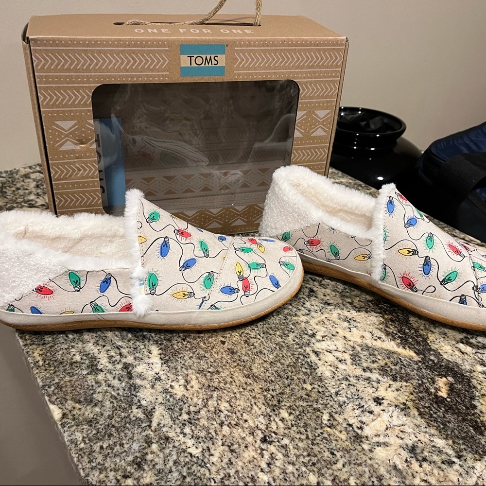 TOMS Slippers With Box Birch Glow Lights Sz 11